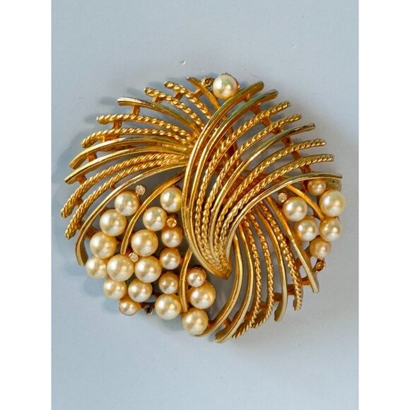 Vintage Lisner Midcentury Gold-Tone Brooch With Faux Pearls - Picture 6 of 7